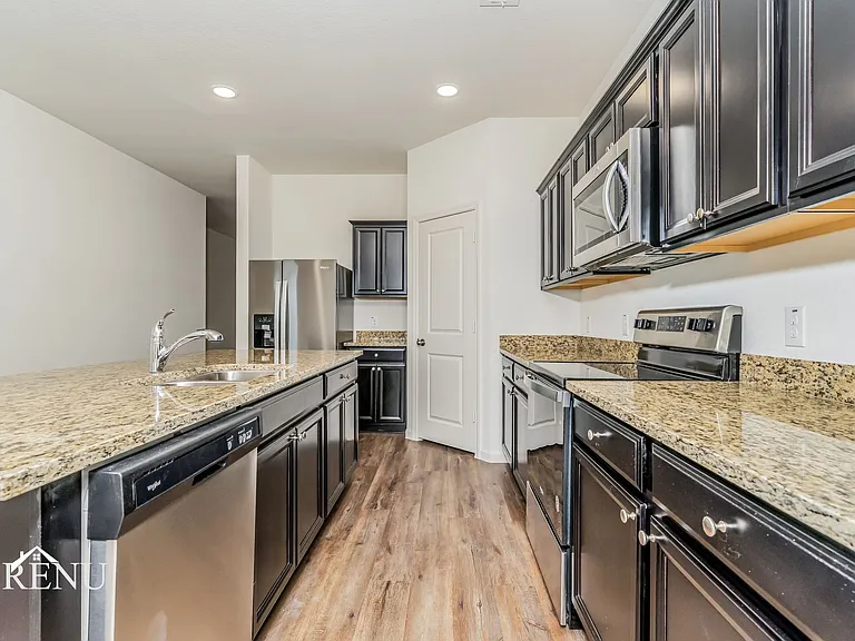 692 Wellington Dr — Photo 26
