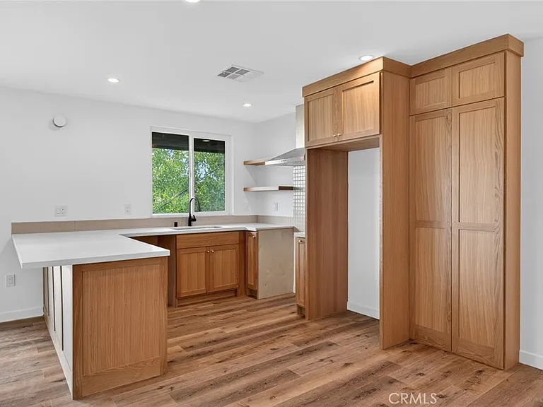 901 Micheltorena St — Photo 10