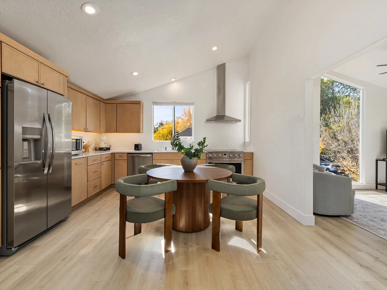 1 bed, 900 sqft, $3,000 — Photo 1