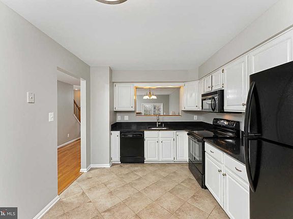 5th image of 5652 Thorndyke Ct