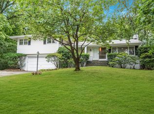 26 Tulip Ln, New Rochelle, NY 10804