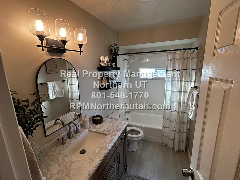703 W 2175 N — Photo 19