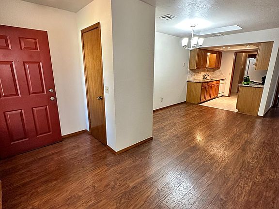3rd image of 802 NW 137th St