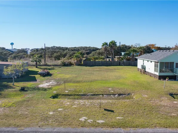 1511 S Pearl St, Rockport, TX 78382