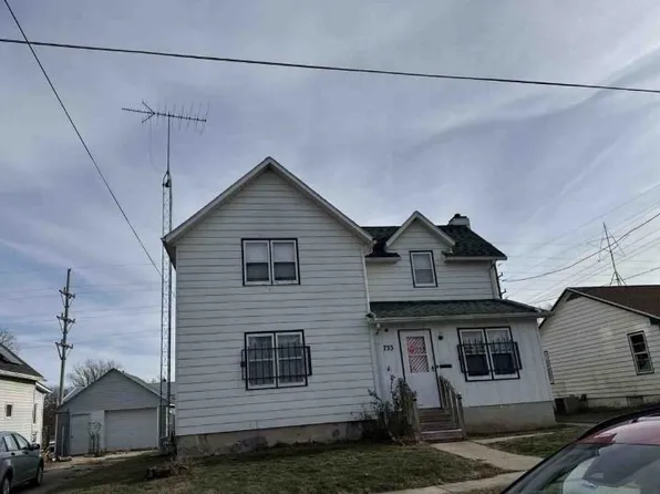733 S 15th Ave, Freeport, IL 61032