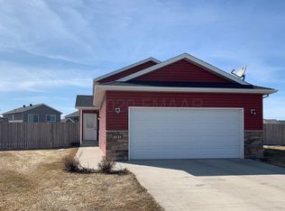 6245 Maple Valley Dr S, Fargo, ND 58104