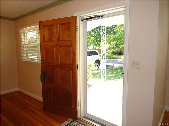 4th image of 956 Parkwood Dr