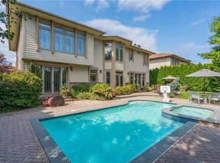 27 Holiday Pond Rd, Jericho, NY 11753