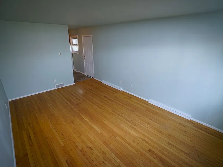 2410 Superior St — Photo 2