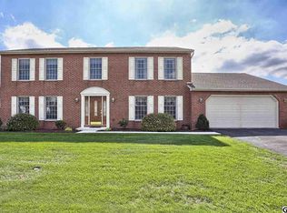 1013 Chelmsford Dr, Mechanicsburg, PA 17050