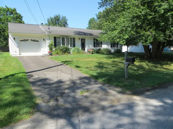 15 Amherst St, Red Hook, NY 12571