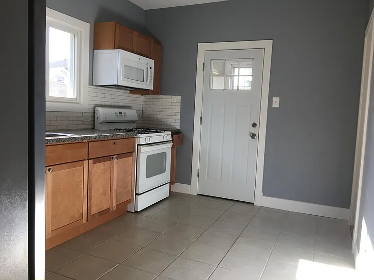 1135 Lathrop Ave #1 — Photo 4