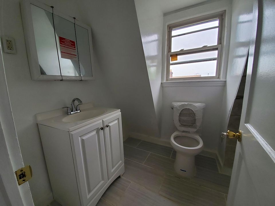 1st image of 146-148 Myrtle Ave #3