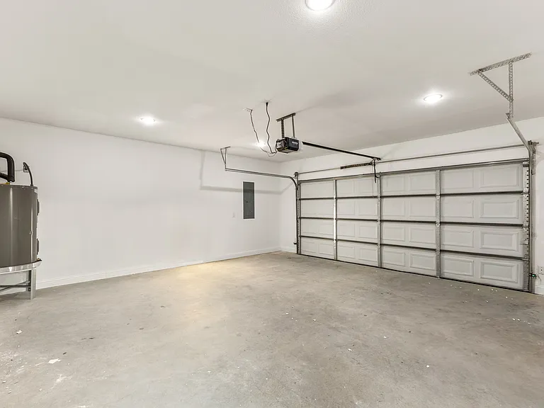 825 Premier Pkwy — Photo 21