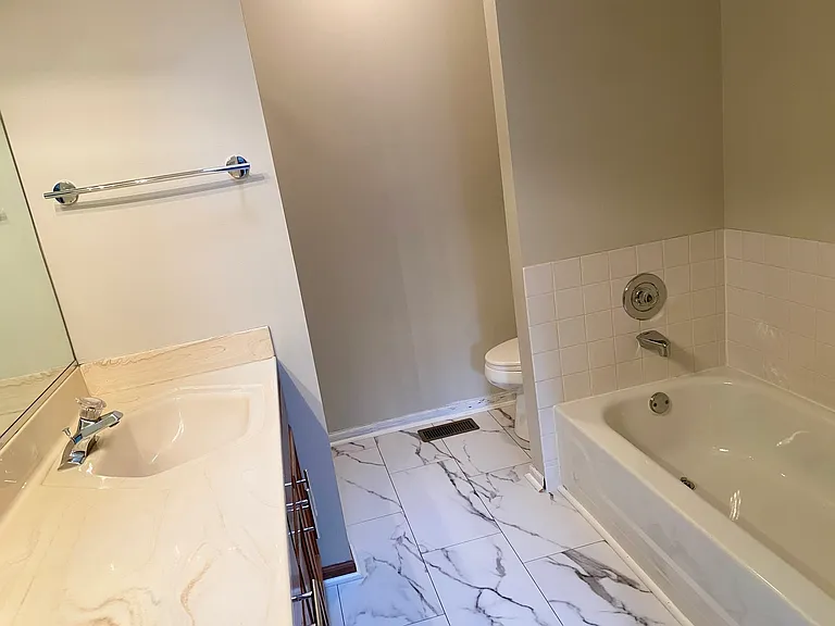 214 Stoneybrook Ln — Photo 15