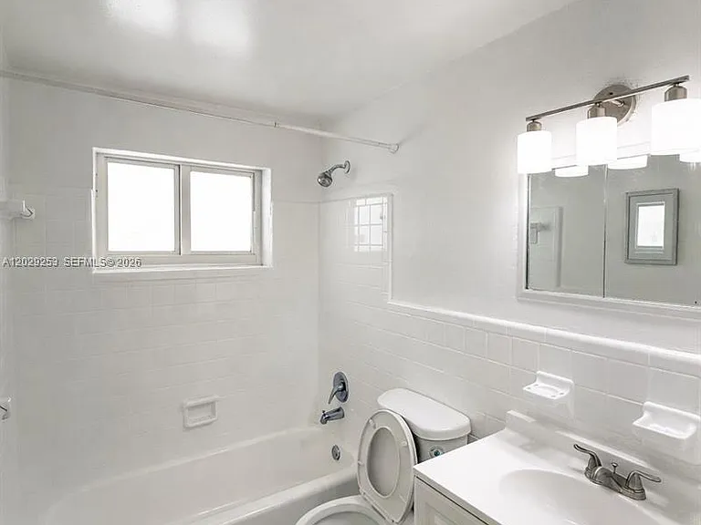 935 Bay Dr #9 — Photo 10