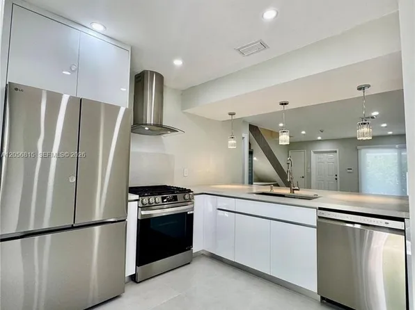 7342 Gary Ave, Miami Beach, FL 33141
