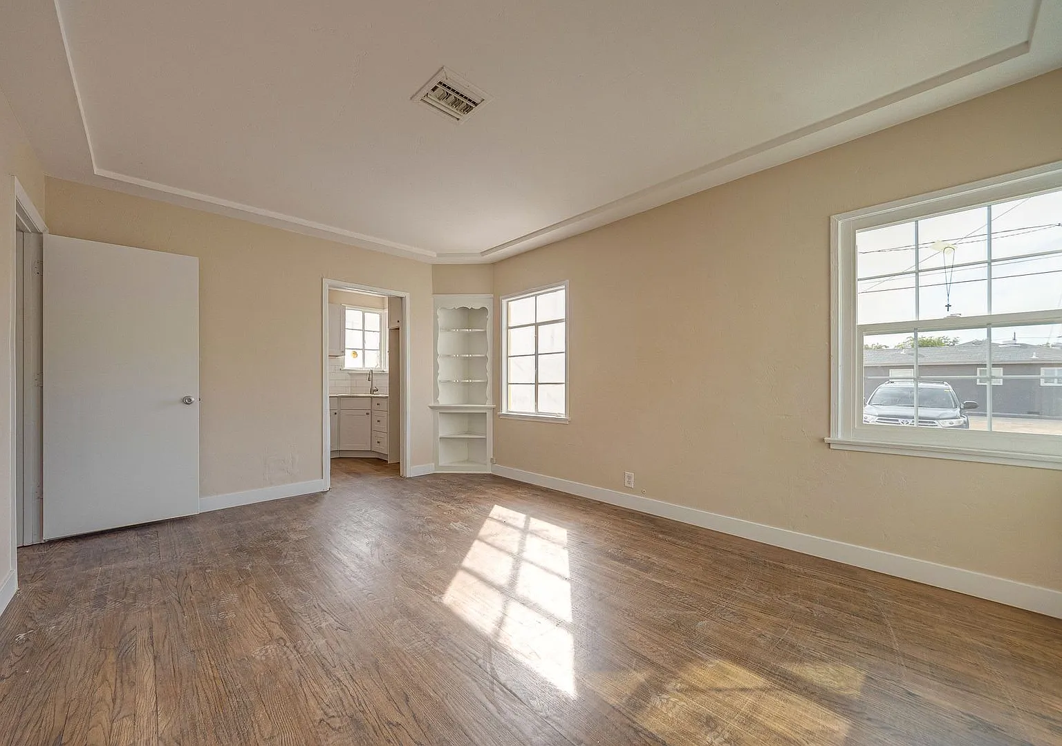 Charming & Convenient Living in the Heart of Downtown Las Vegas — Photo 4