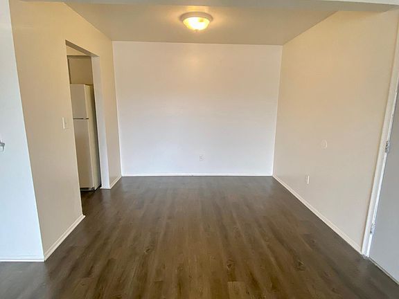 4th image of 204-27817 Independence St #204