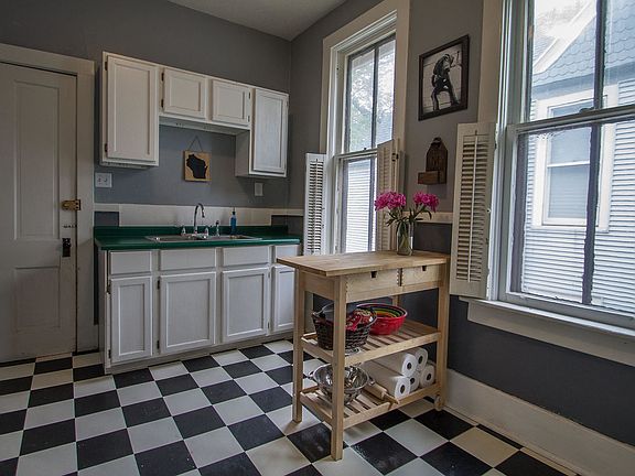 3rd image of 2058 N Cambridge Ave #2060