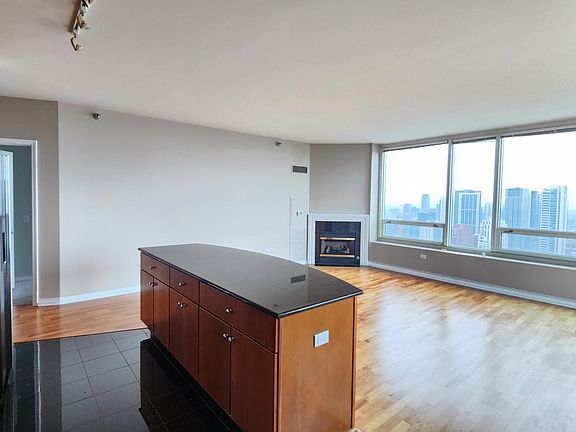 5th image of 33 W Ontario St #39E