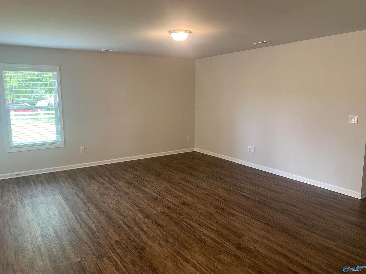 3 bed, 2.0 bath, 1827 sqft, $1,995 — Photo 3
