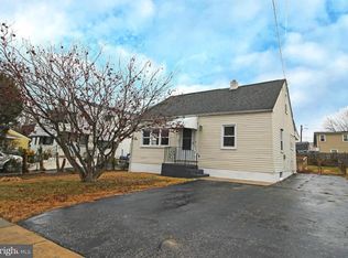 1327 Chestnut St, Trainer, PA 19061
