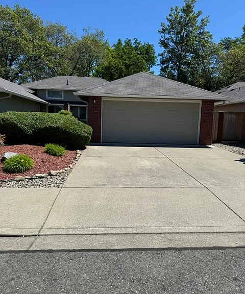 1323 Golden Park Dr #B — Photo 1