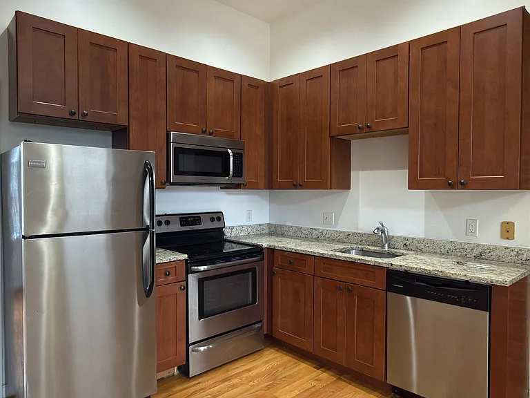 7 Pembroke St #3 — Photo 1