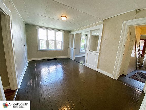 3rd image of 613 Milwaukee Ave NW
