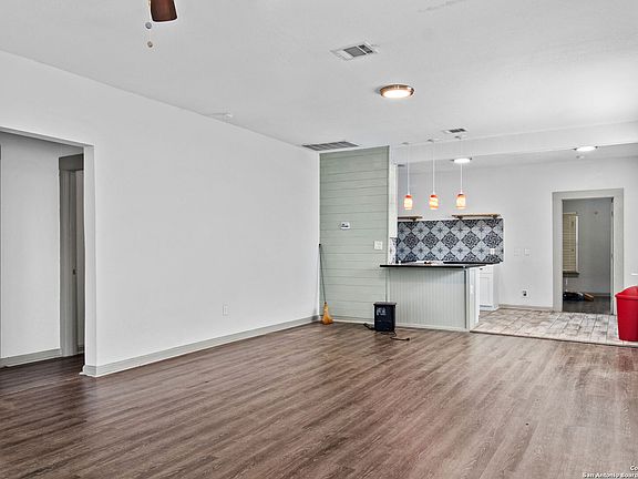 3rd image of 709 CUNEY WAY