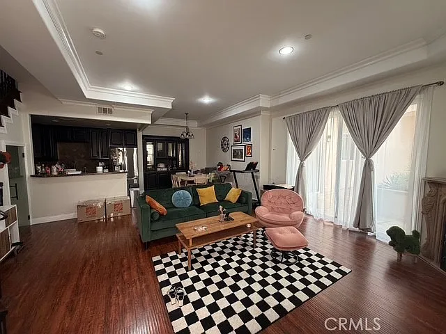 631 E Magnolia #103 — Photo 6
