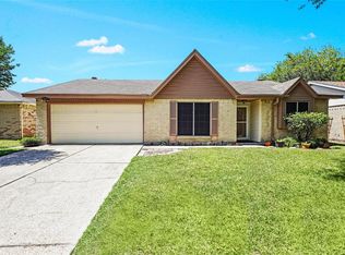 9811 Robin St, La Porte, TX 77571