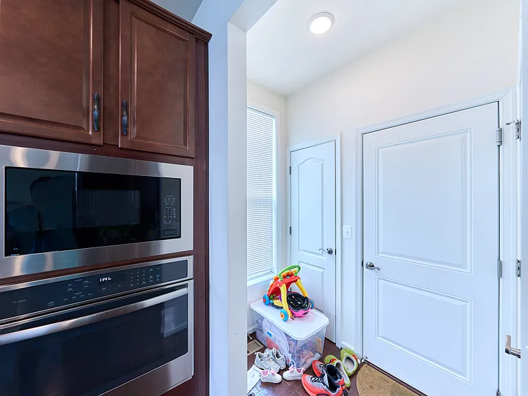 24887 Coventry Grove Ct — Photo 12