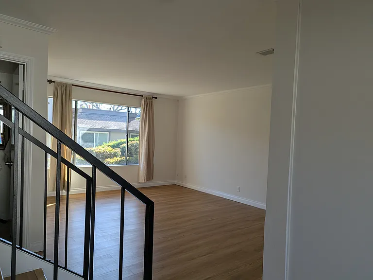 2284 Shady Hills Dr — Photo 3