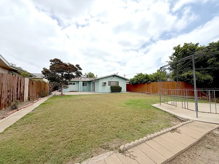 4719 La Presa Ave — Photo 17