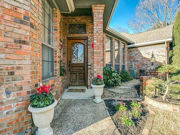 3rd image of 1504 Canterbury Ct