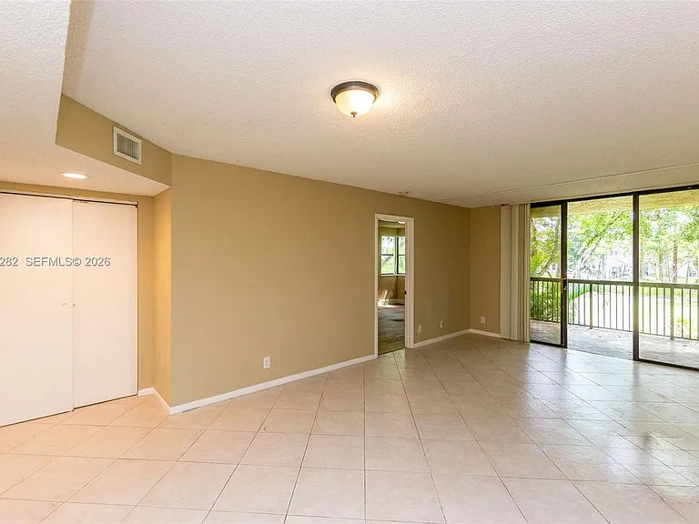 5721 Riverside Dr #202B5 — Photo 8