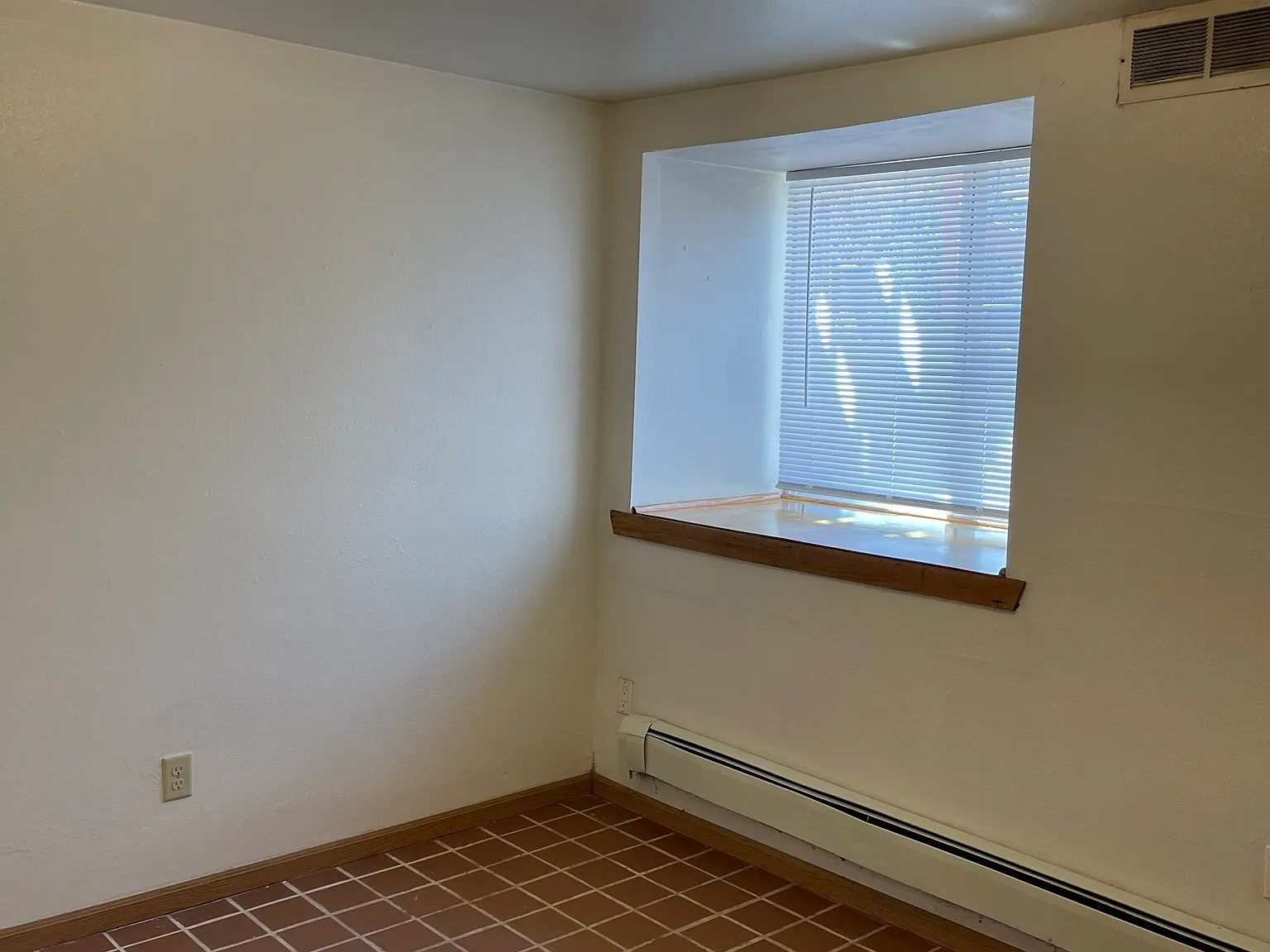 2 bed, $1,096 — Photo 2