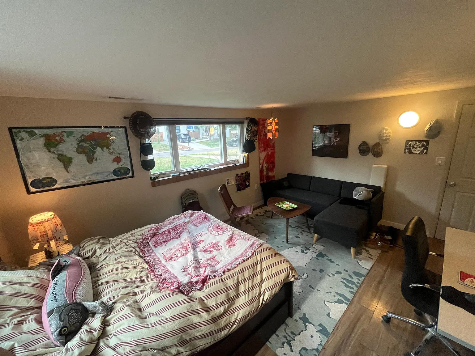5 bed, 2000 sqft, $940 — Photo 1