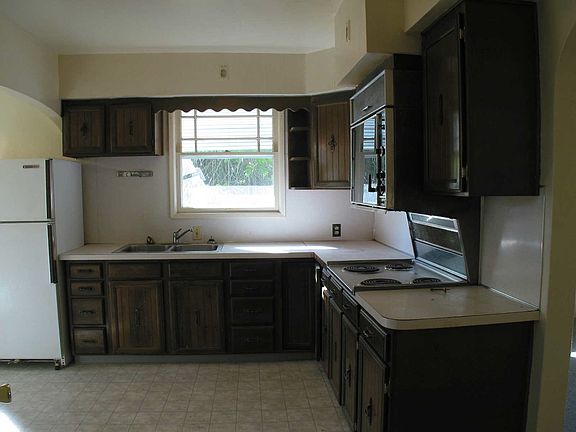 3rd image of 1623 W Grace Ave