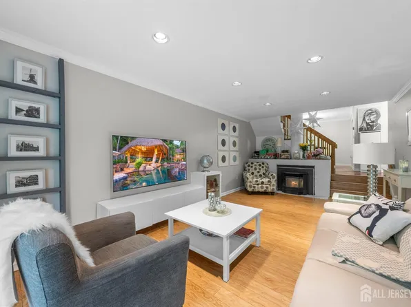 1058 Schmidt Ln, North Brunswick, NJ 08902