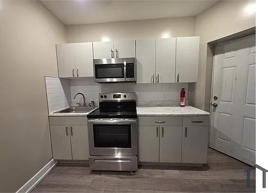 Studio, $575 — Photo 4