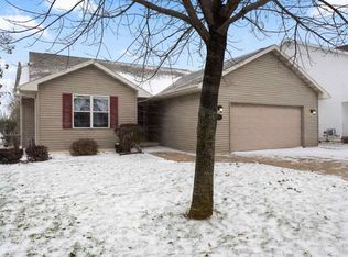1088 Grassymeadow Ln, Menasha, WI 54952