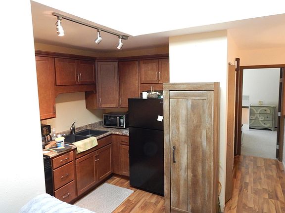 2nd image of 2098 Fox Hollow Dr
