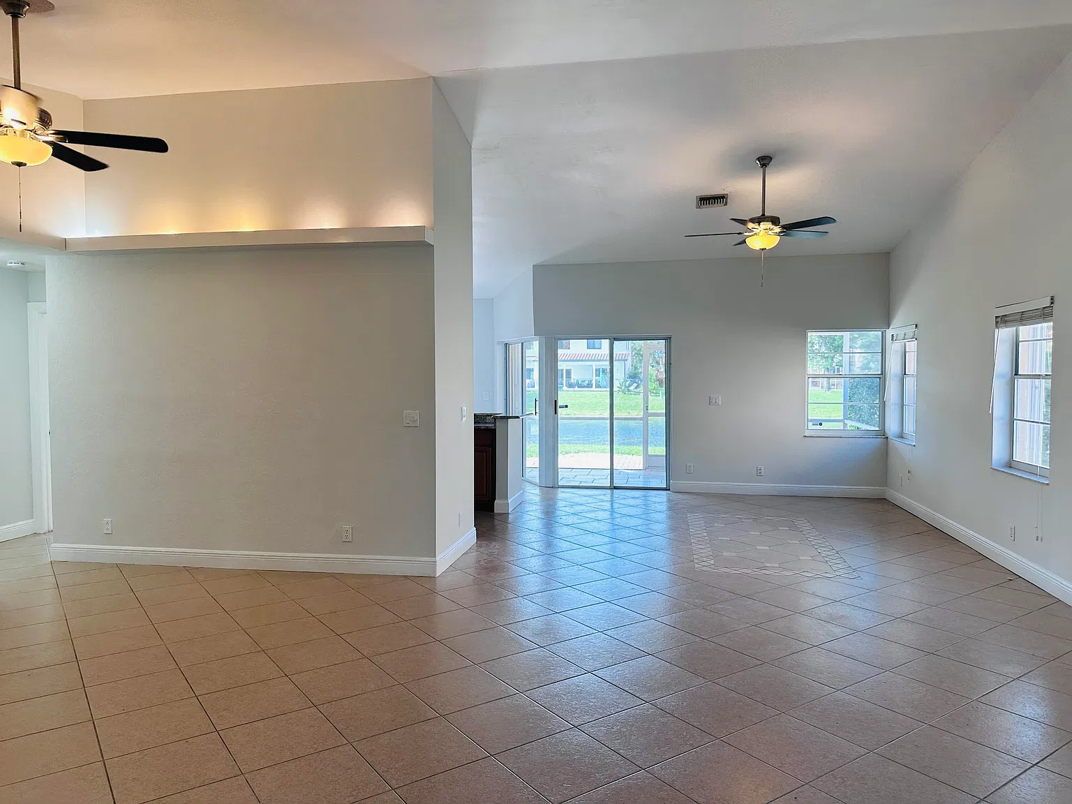 3 bed, 2.0 bath, 1751 sqft, $3,700 — Photo 2