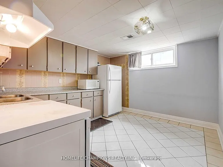 65 Whitburn Cres #2 — Photo 5