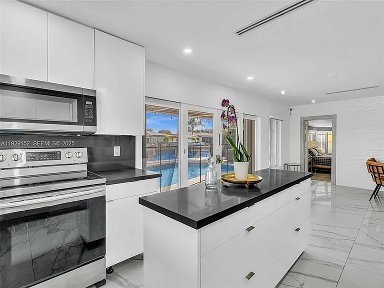 440 SE 8th Ave — Photo 31