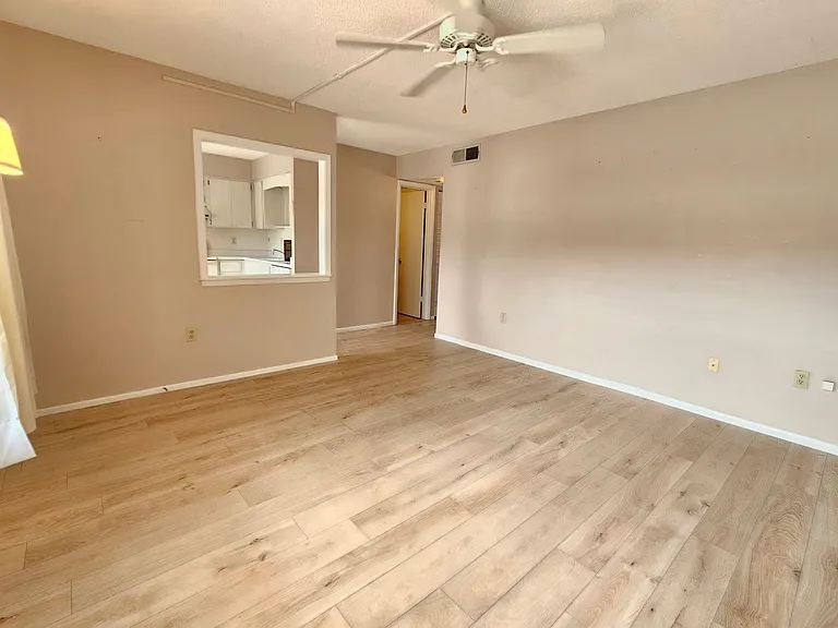 509 W Venice Ave #102 — Photo 9