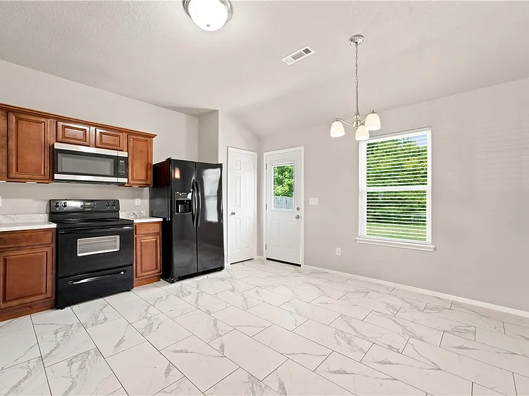 802 SW Green World St — Photo 6